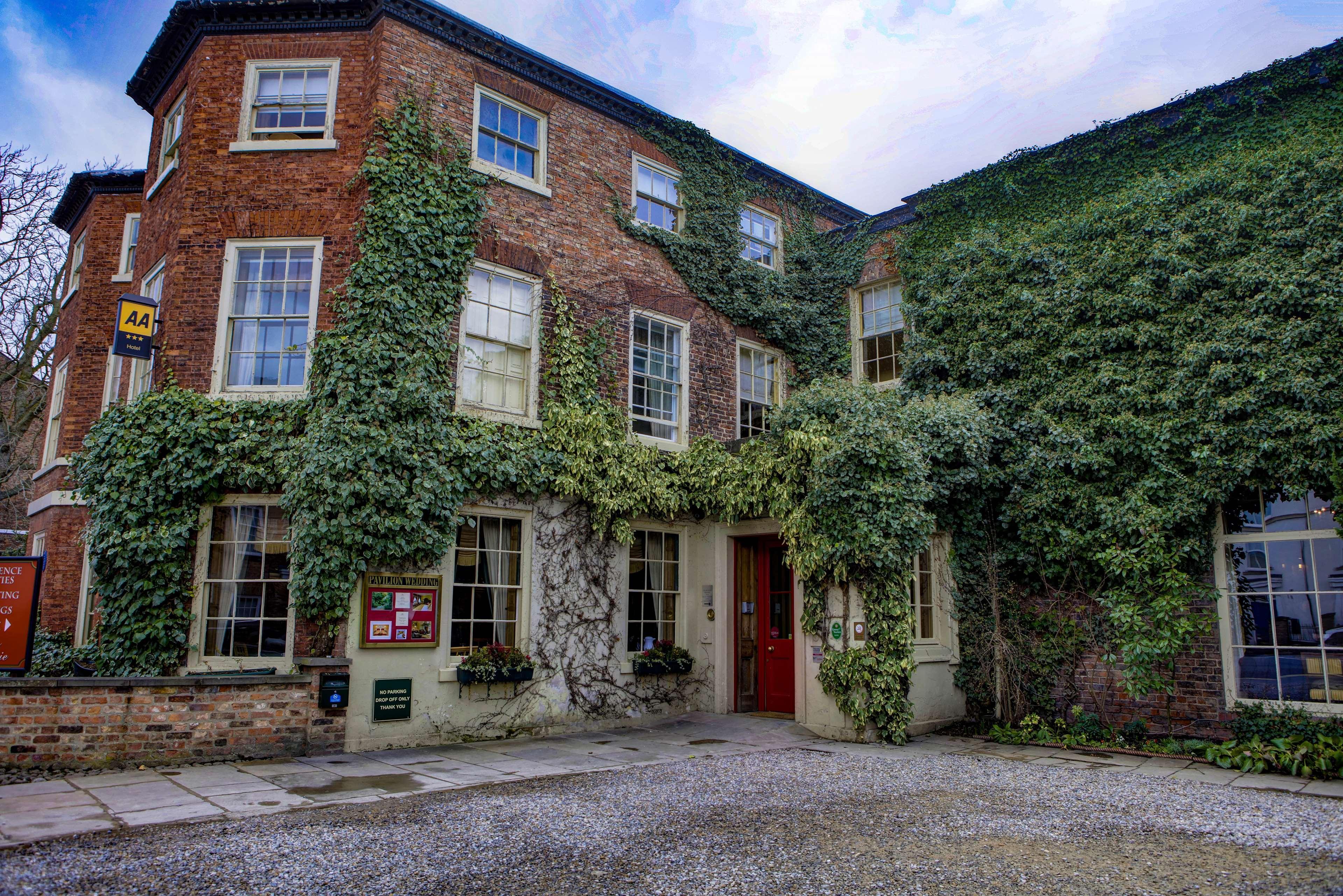 York Pavilion Hotel, Sure Hotel Collection By Best Western Exterior photo